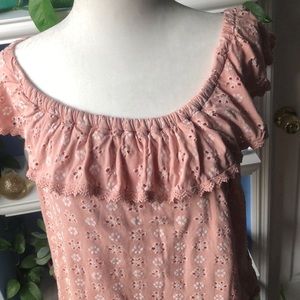 🌺Roommates off shoulder, blush pink top🌺
